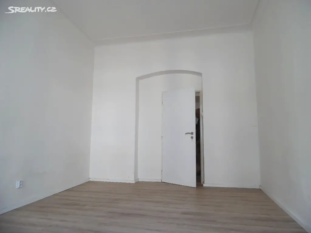 Pronájem bytu 1+1 29 m², Husitská, Praha 3 - Žižkov