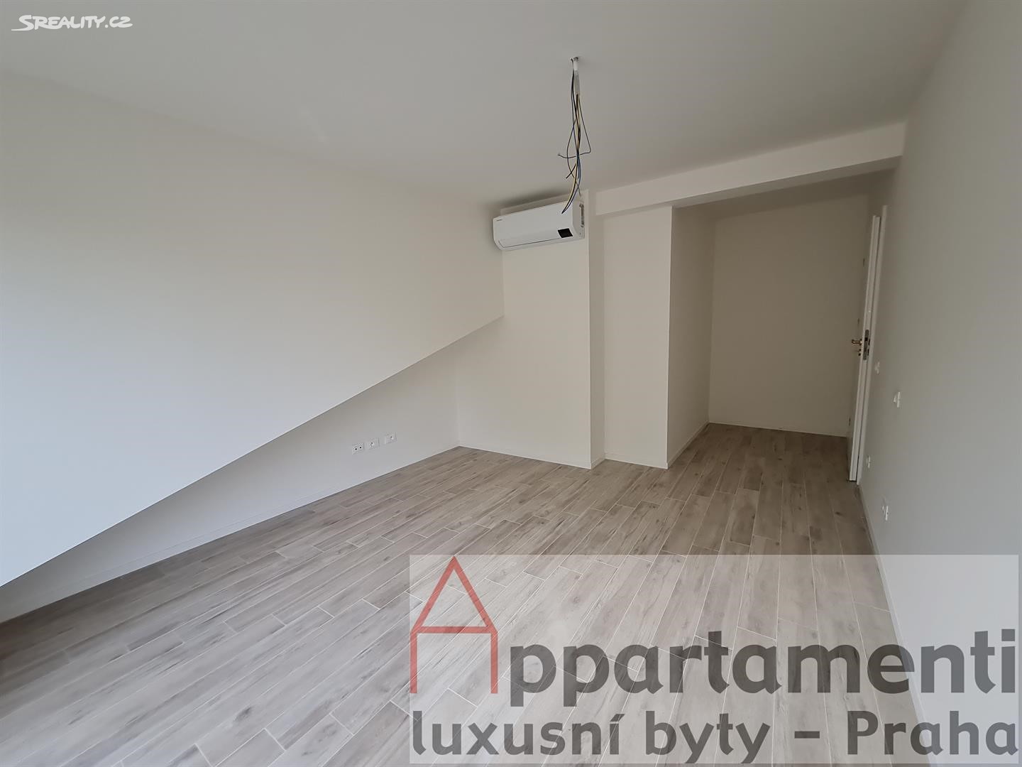 Prodej bytu 3+kk 80 m² (Podkrovní), Mánesova, Praha 2 - Vinohrady