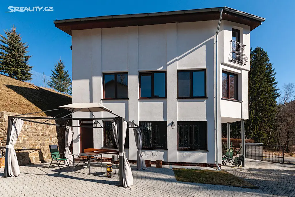Prodej  rodinného domu 600 m², pozemek 2 293 m², Žlutice - Verušice, okres Karlovy Vary