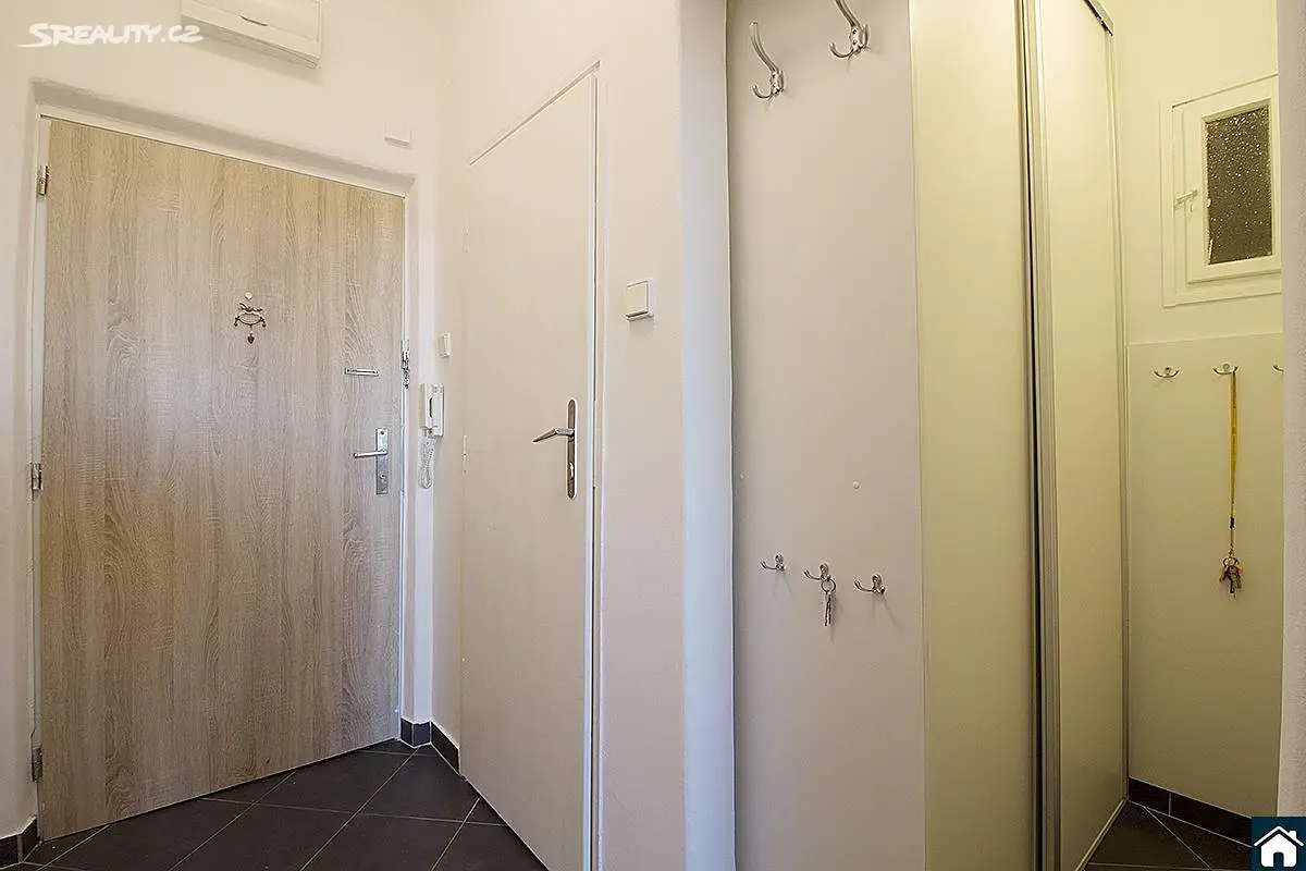 Pronájem bytu 1+kk 26 m², Marie Cibulkové, Praha 4 - Nusle