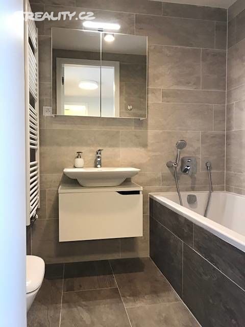 Pronájem bytu 2+kk 58 m², Sanderova, Praha 7 - Holešovice