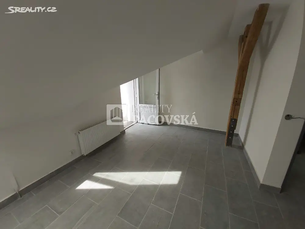 Pronájem bytu 2+kk 58 m² (Podkrovní), Podmokelská, Ústí nad Labem - Krásné Březno