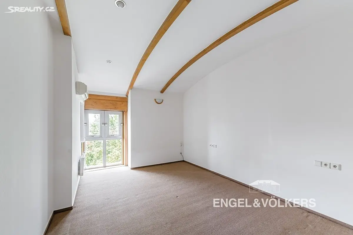 Pronájem bytu 3+1 135 m² (Mezonet), Hořejší nábřeží, Praha 5 - Smíchov