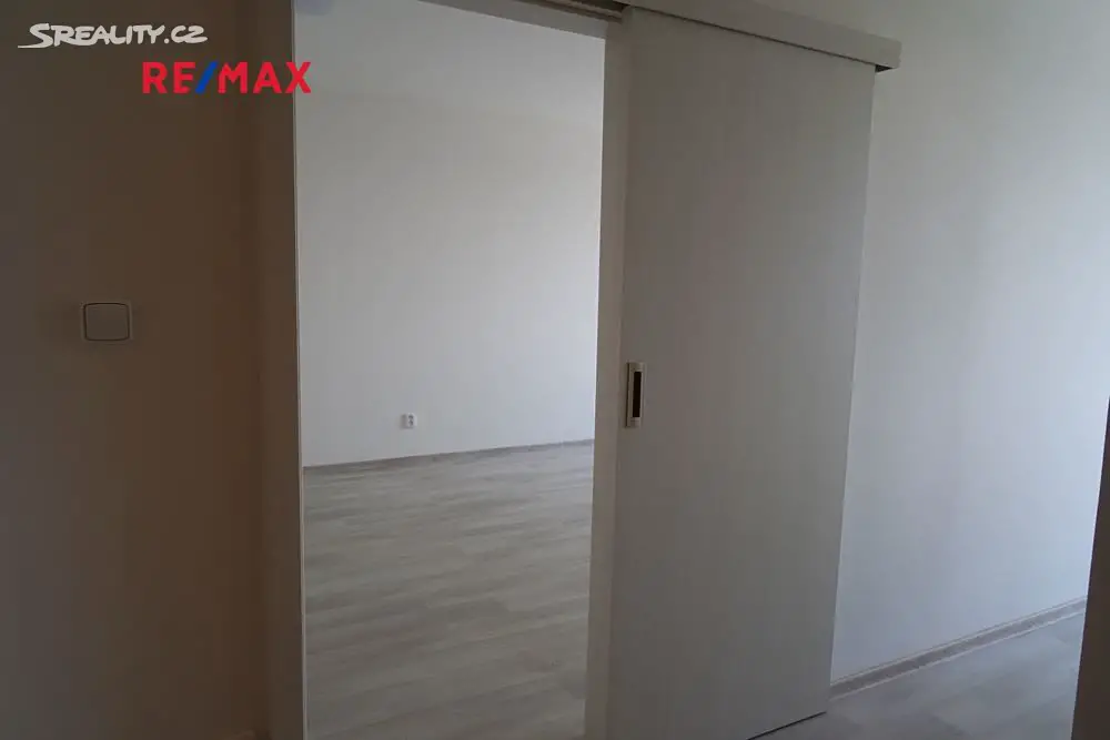 Pronájem bytu 1+1 40 m², třída Edvarda Beneše, Hradec Králové - Nový Hradec Králové