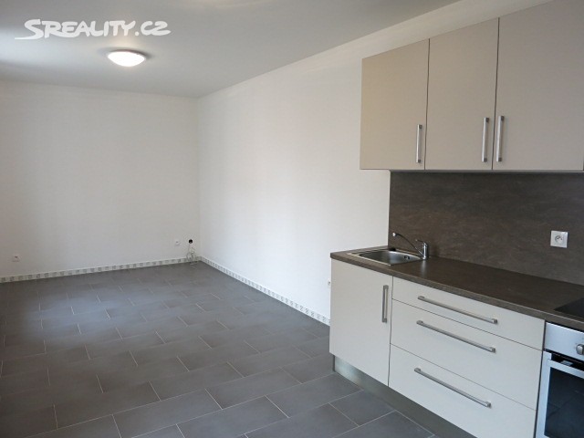 Pronájem bytu 1+kk 28 m², Olomouc - Holice, okres Olomouc