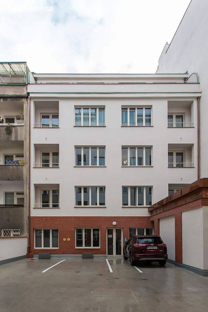 Pronájem bytu 2+kk 40 m², U Půjčovny, Praha 1 - Nové Město