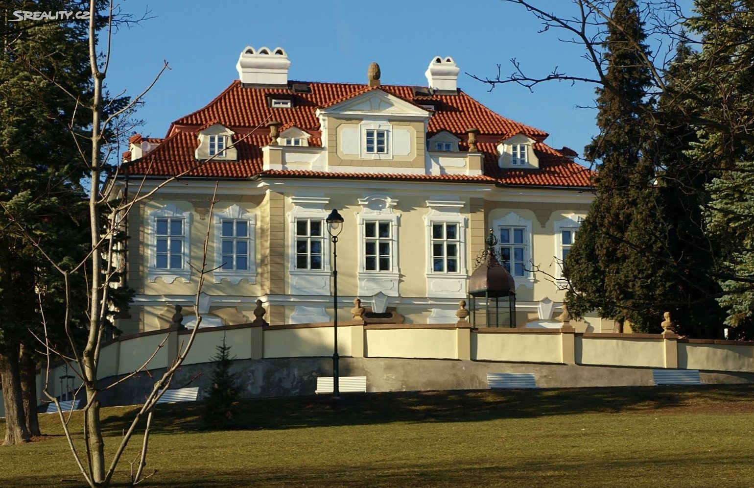 Prodej  vily 450 m², pozemek 600 m², Nad Šárkou, Praha - Dejvice