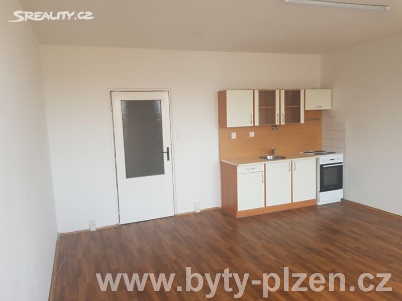 Pronájem bytu 1+kk 32 m², Brněnská, Plzeň - Severní Předměstí