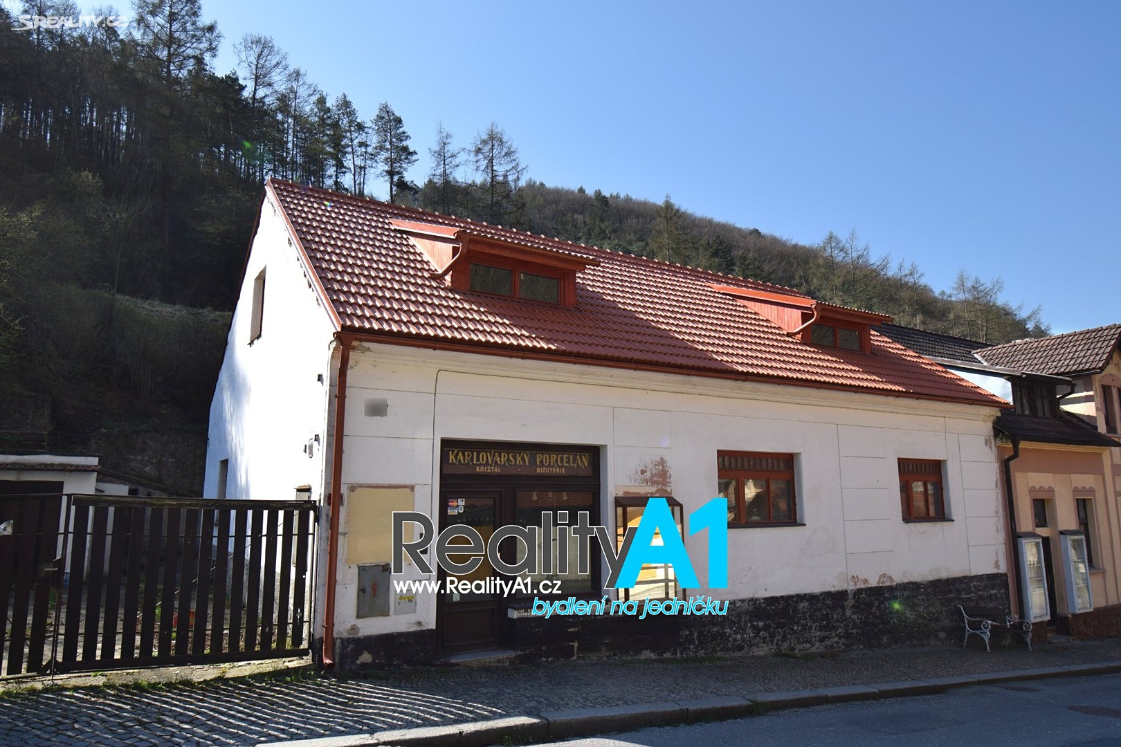 Prodej  rodinného domu 200 m², pozemek 1 095 m², Karlštejn, okres Beroun