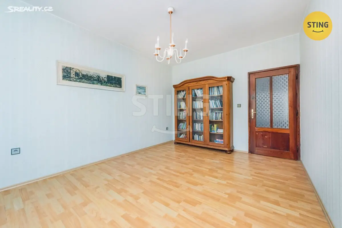 Prodej  rodinného domu 240 m², pozemek 302 m², Růženy Vojtěchové, Pardubice - Studánka