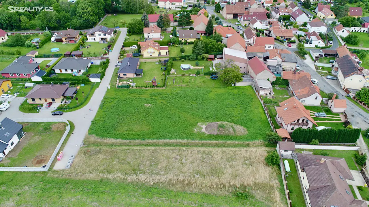 Prodej  stavebního pozemku 2 893 m², Kozomín, okres Mělník
