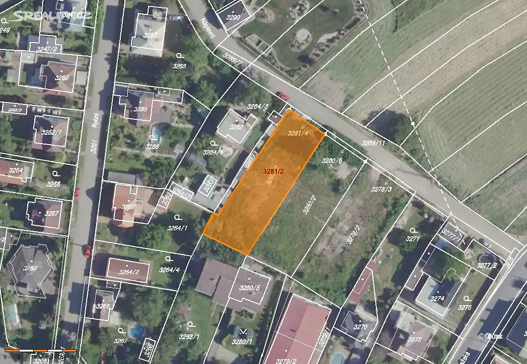 Prodej  stavebního pozemku 810 m², Řevnice, okres Praha-západ