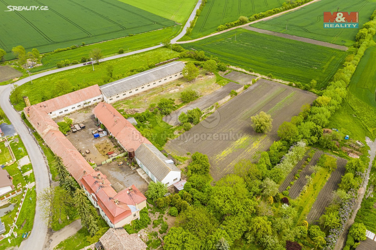 Prodej  zemědělské usedlosti 2 550 m², pozemek 15 655 m², Lkáň, okres Litoměřice