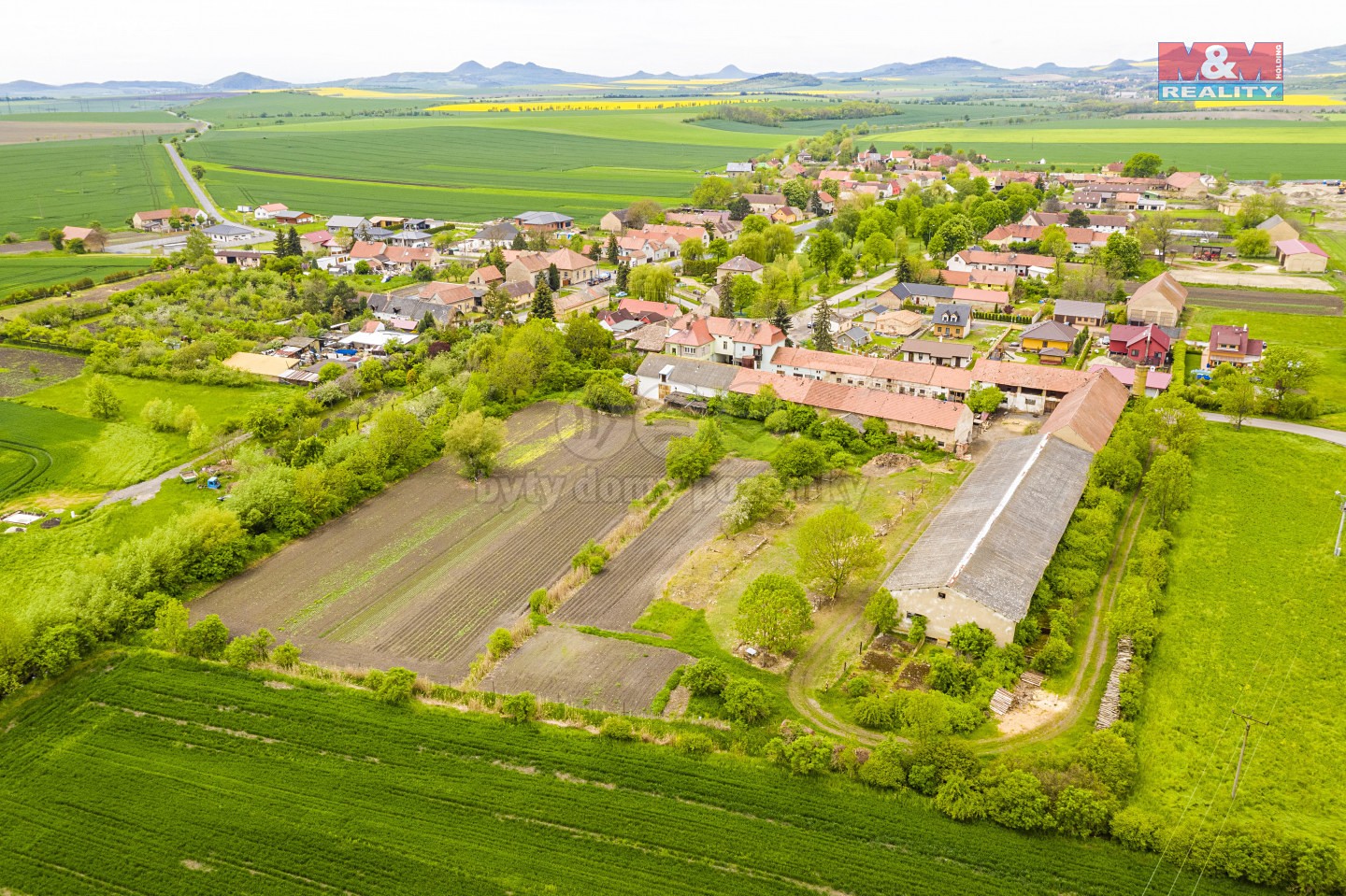 Prodej  zemědělské usedlosti 2 550 m², pozemek 15 655 m², Lkáň, okres Litoměřice