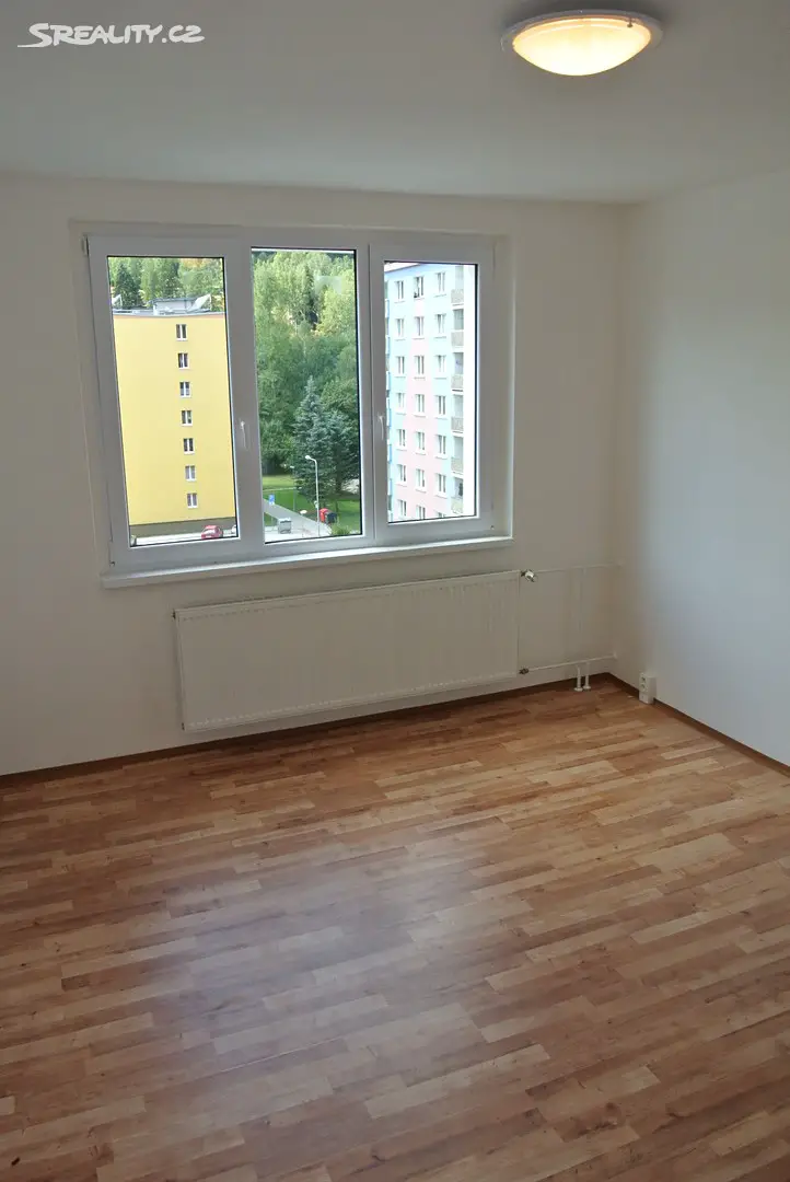 Pronájem bytu 1+1 35 m², B. Smetany, Kraslice