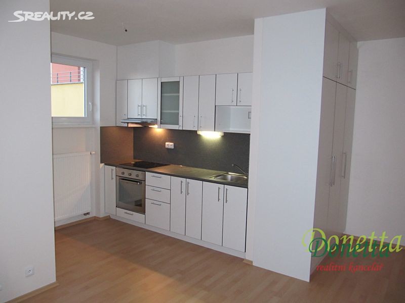 Pronájem bytu 1+kk 47 m², Ve Stromovce, Hradec Králové - Třebeš