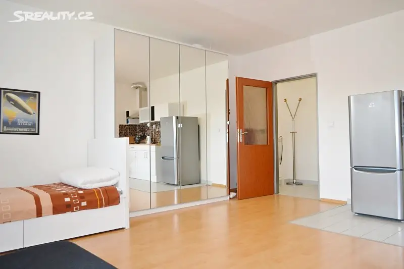 Pronájem bytu 1+kk 34 m², Na kopečku, Praha 8 - Libeň