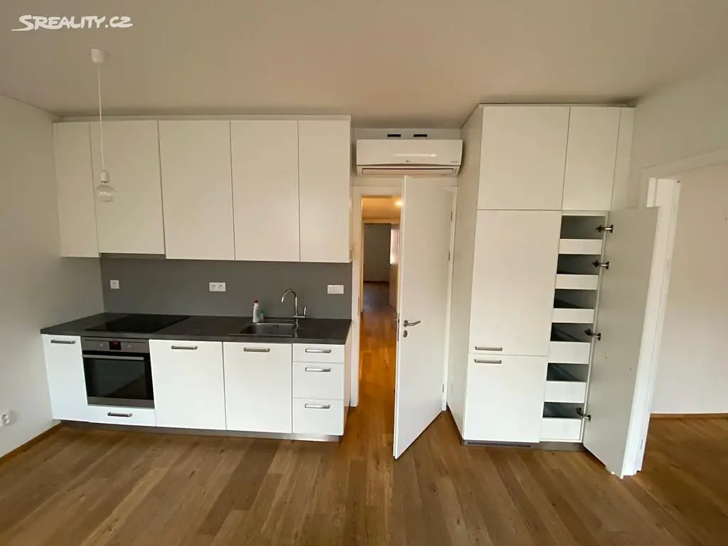 Pronájem bytu 3+kk 75 m², Sochařská, Praha 7 - Bubeneč