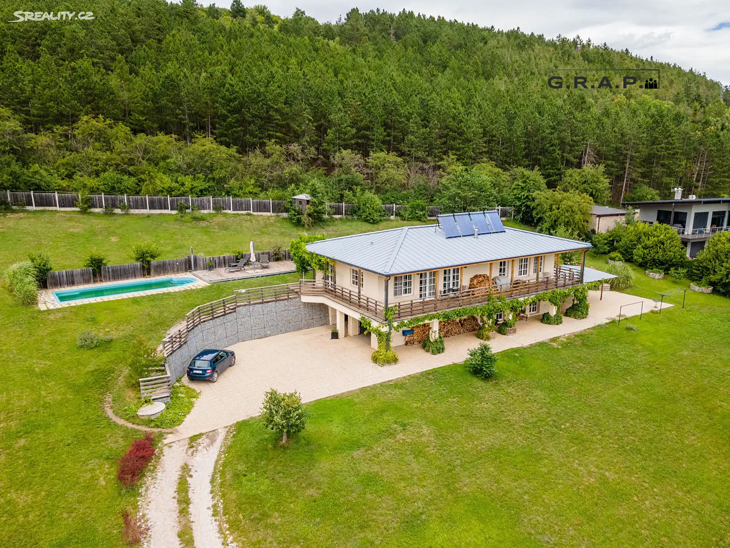 Prodej  rodinného domu 295 m², pozemek 4 560 m², Tmaň - Slavíky, okres Beroun