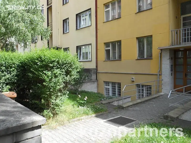 Pronájem bytu 1+kk 32 m², V Horní Stromce, Praha 3 - Vinohrady