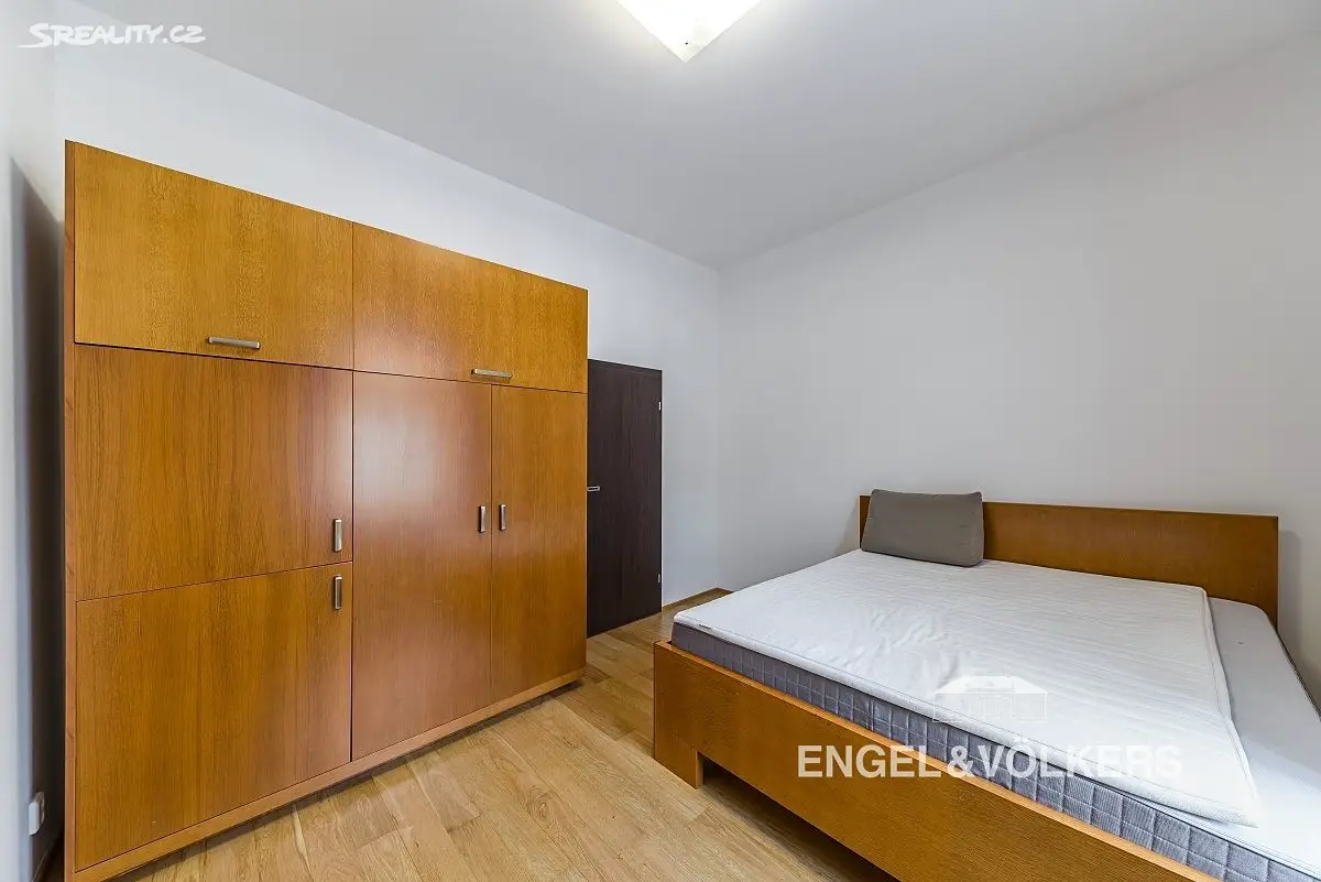 Pronájem bytu 3+kk 70 m², Trojická, Praha 2 - Nové Město
