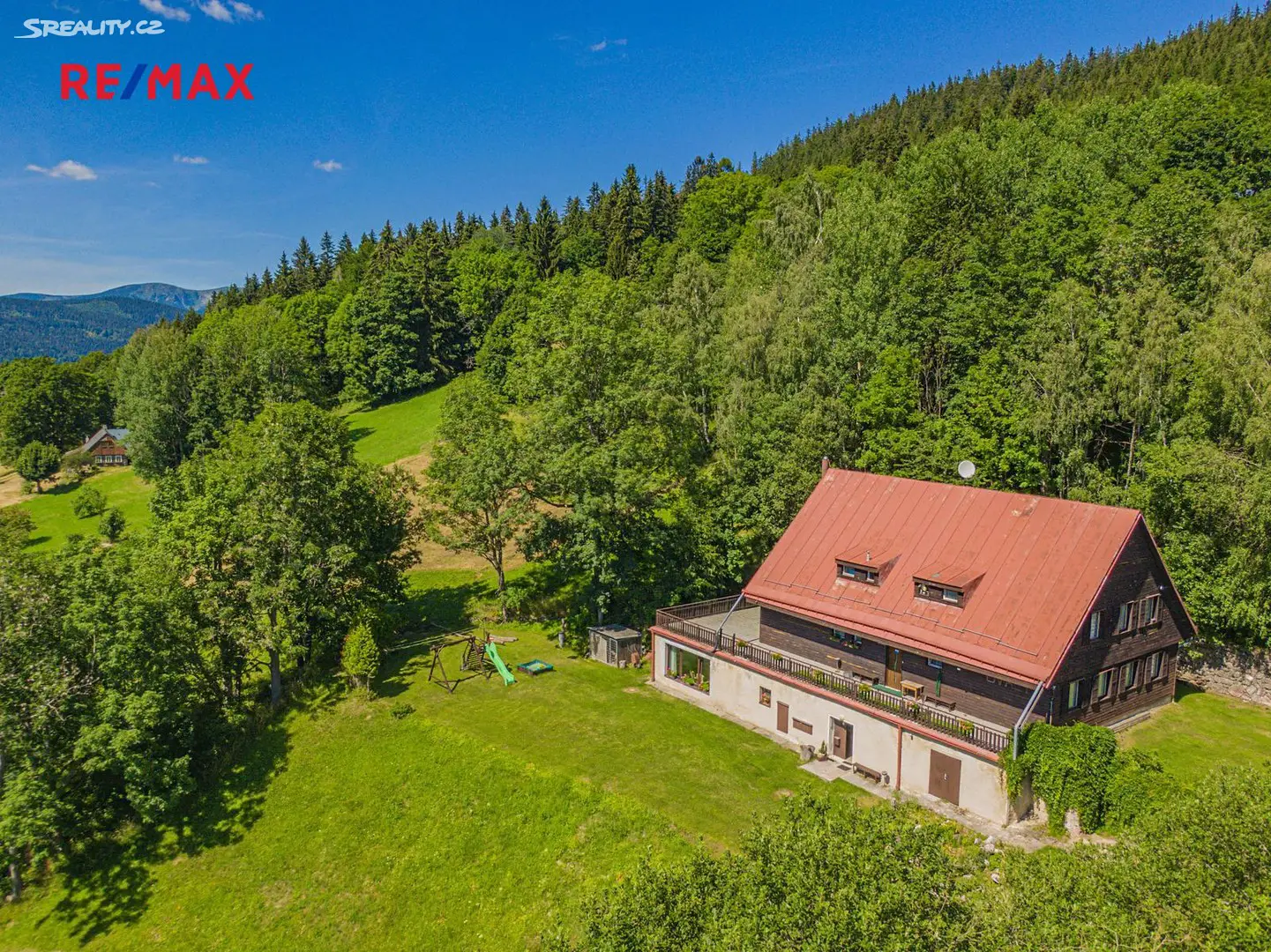 Prodej  rodinného domu 390 m², pozemek 33 073 m², Strážné, okres Trutnov