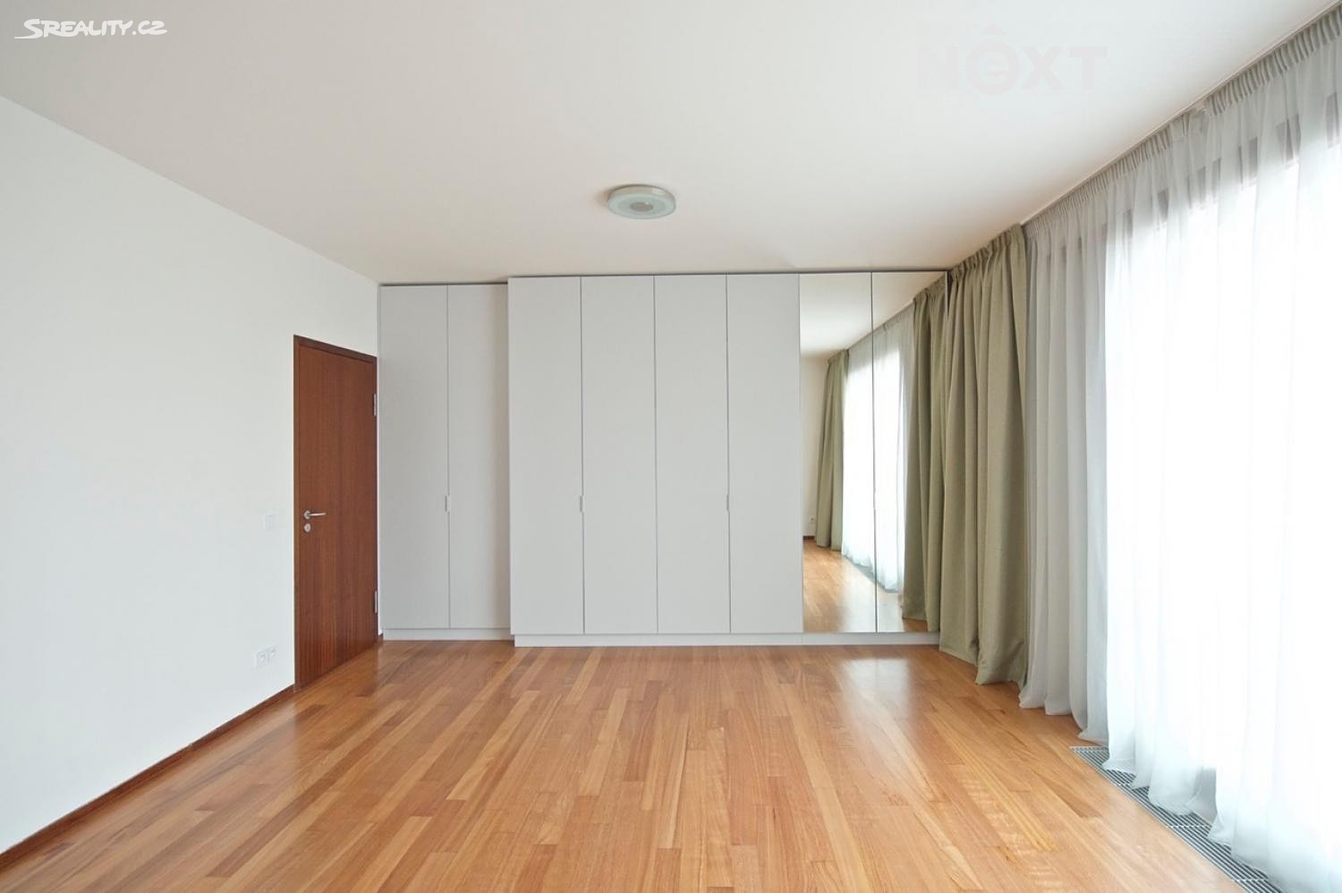 Pronájem bytu 4+1 162 m², Pod Kaštany, Praha 6 - Bubeneč