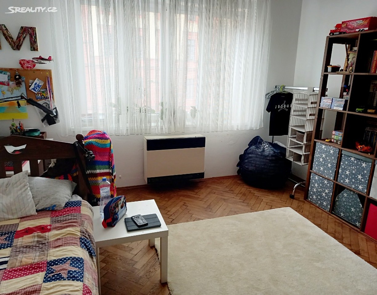 Pronájem bytu 3+1 82 m², U Roháčových kasáren, Praha 10 - Vršovice