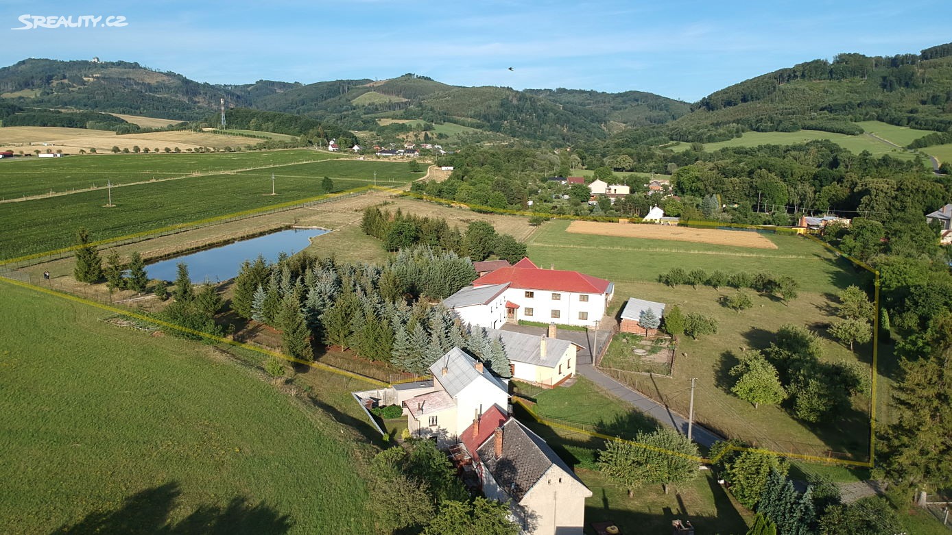 Prodej  zemědělské usedlosti 1 000 m², pozemek 34 000 m², Chomýž, okres Kroměříž