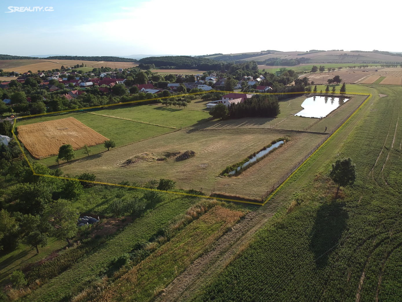 Prodej  zemědělské usedlosti 1 000 m², pozemek 34 000 m², Chomýž, okres Kroměříž