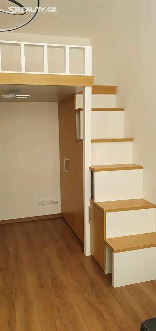 Pronájem bytu 1+kk 28 m², Podskalská, Praha 2 - Nové Město