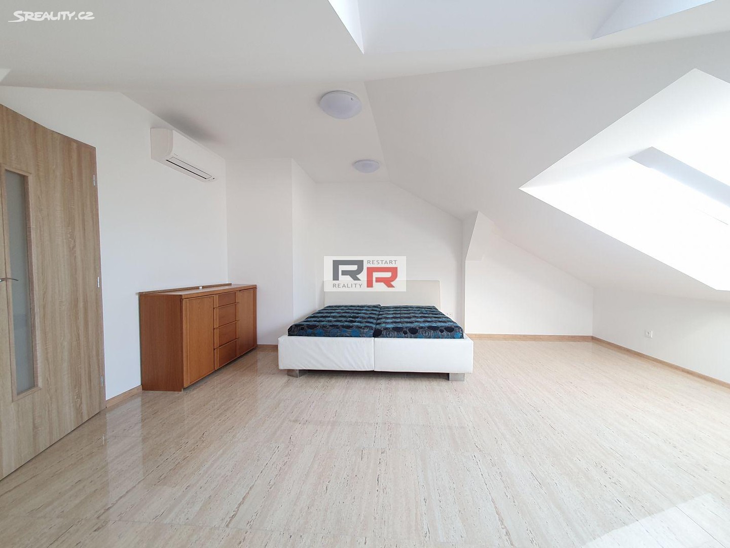 Pronájem bytu 2+kk 55 m² (Podkrovní), Resslova, Olomouc - Nová Ulice