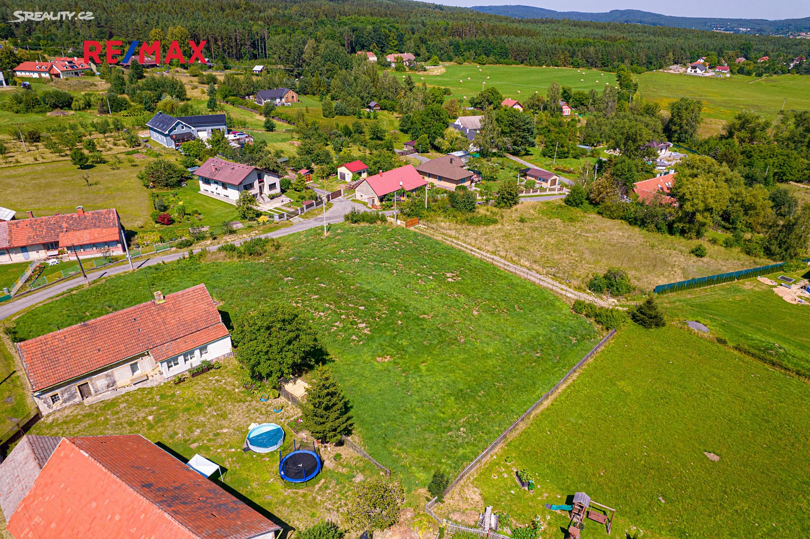 Prodej  stavebního pozemku 2 251 m², Drahlín, okres Příbram