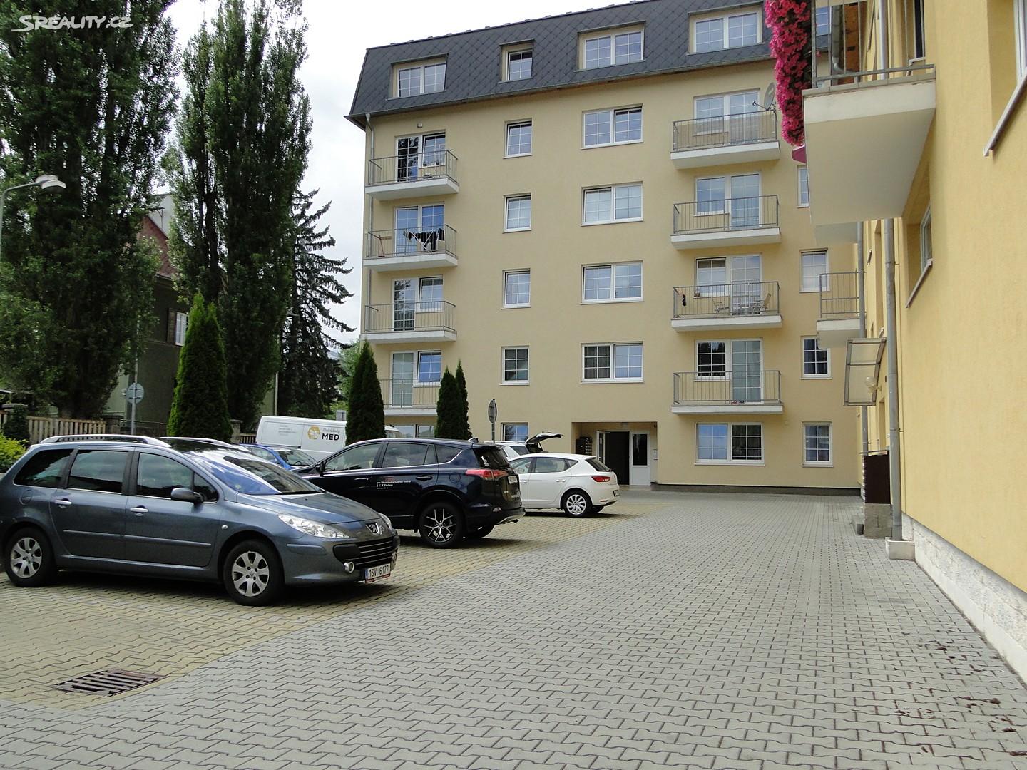 Pronájem bytu 1+1 52 m², Studentská, Karlovy Vary - Doubí