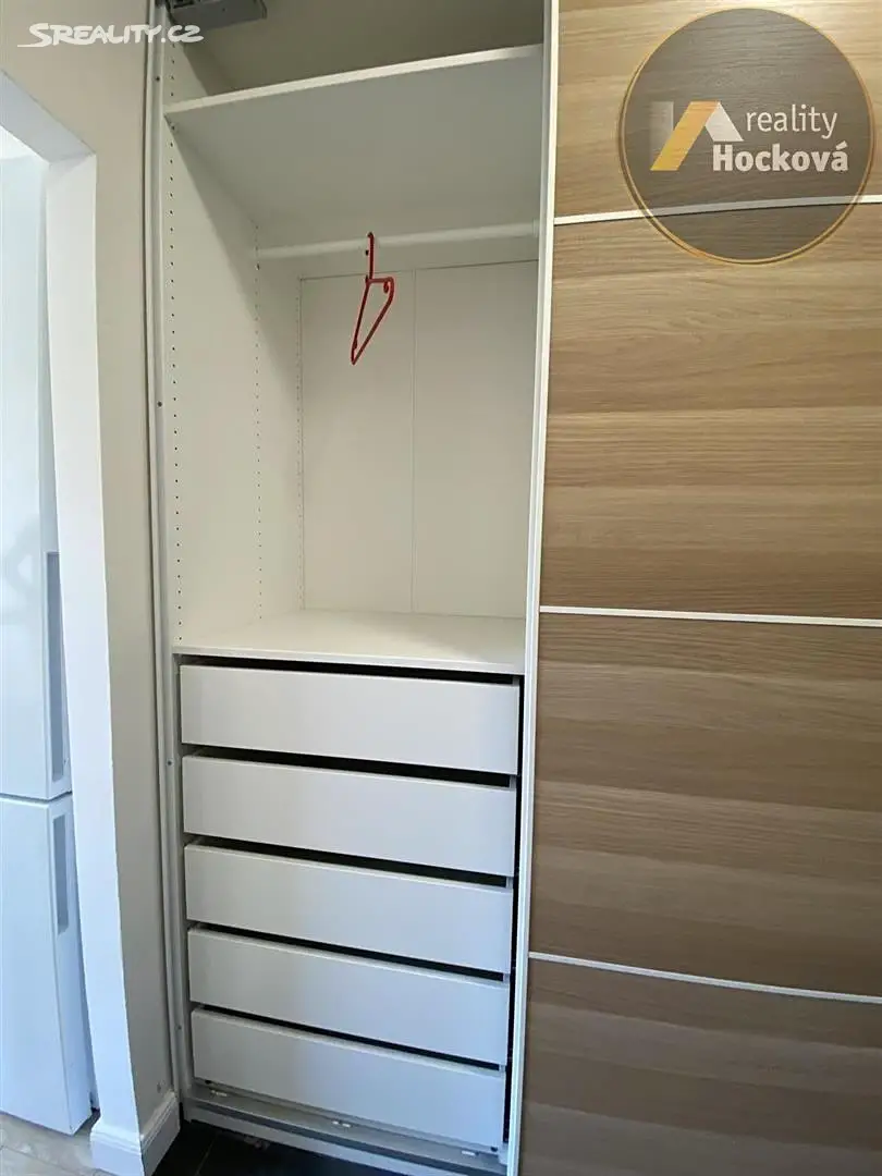 Pronájem bytu 1+kk 27 m², Unhošťská, Kladno - Kročehlavy