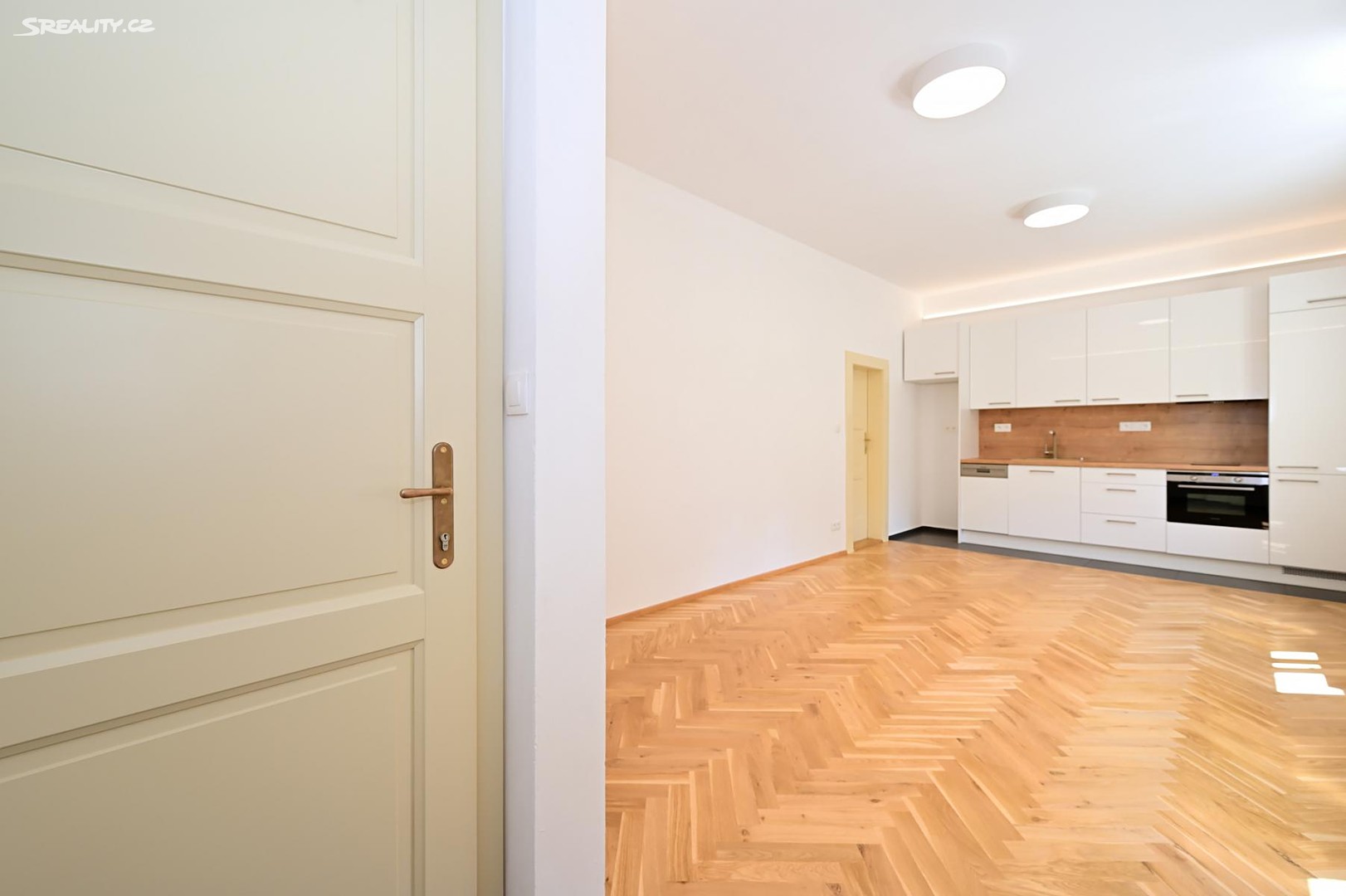 Pronájem bytu 1+kk 30 m², Na Březince, Praha 5 - Smíchov