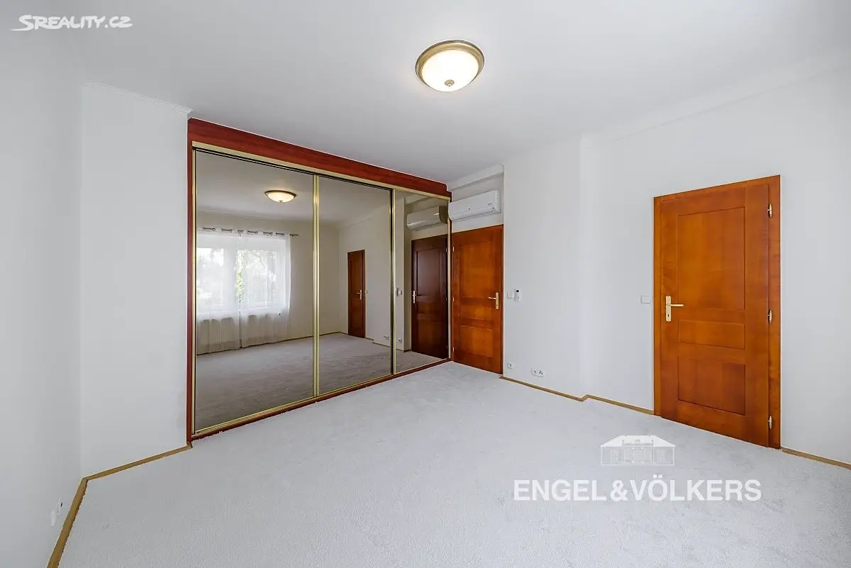 Pronájem  rodinného domu 246 m², pozemek 430 m², Huberova, Praha 6 - Ruzyně