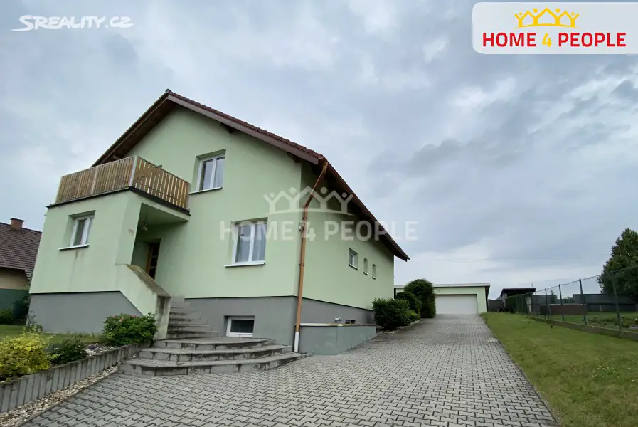 Prodej  rodinného domu 1 302 m², pozemek 1 302 m², Za Školou, Plaňany