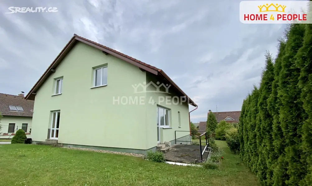 Prodej  rodinného domu 1 302 m², pozemek 1 302 m², Za Školou, Plaňany