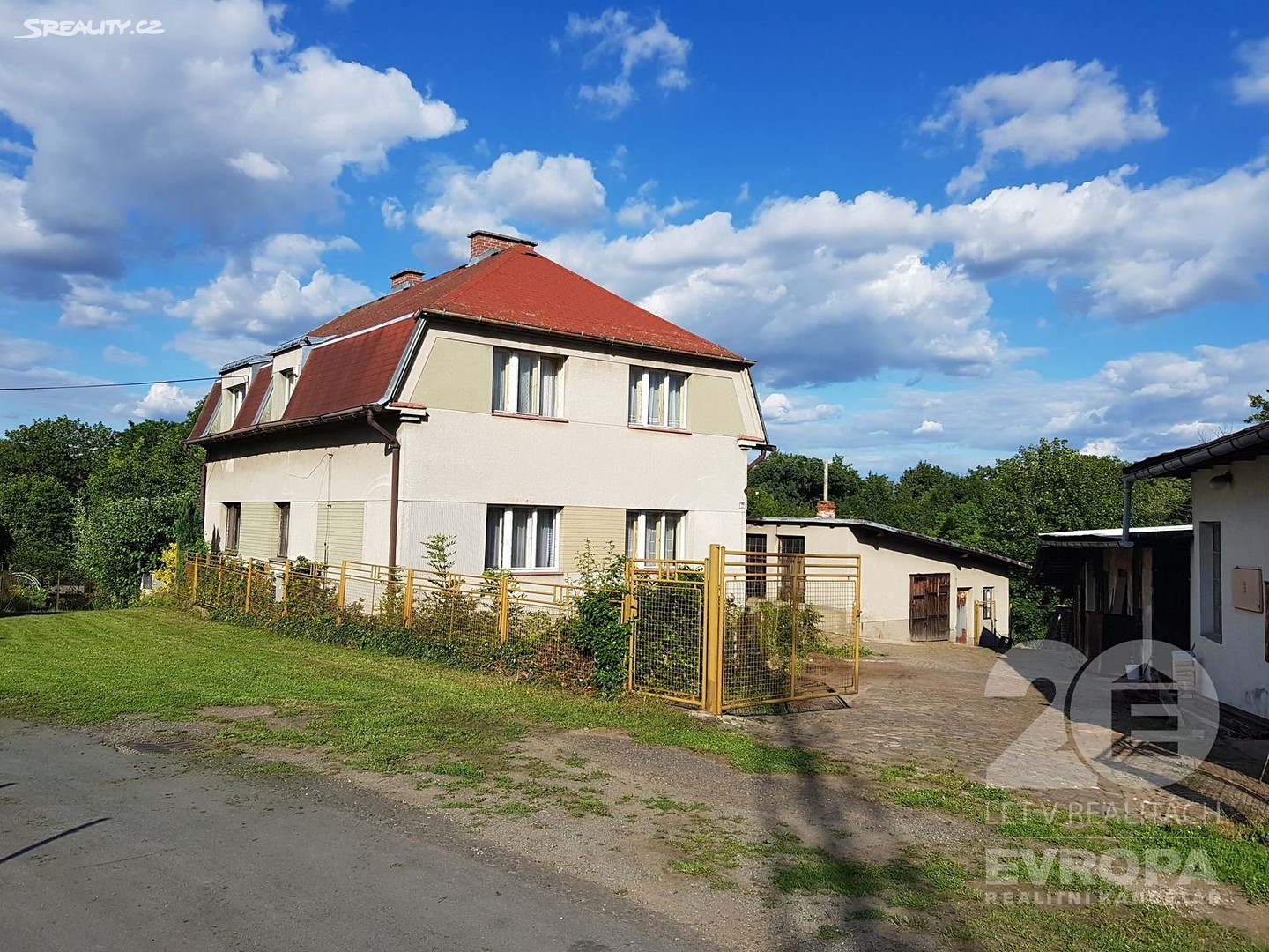 Prodej  rodinného domu 200 m², pozemek 1 090 m², Loukov, okres Mladá Boleslav