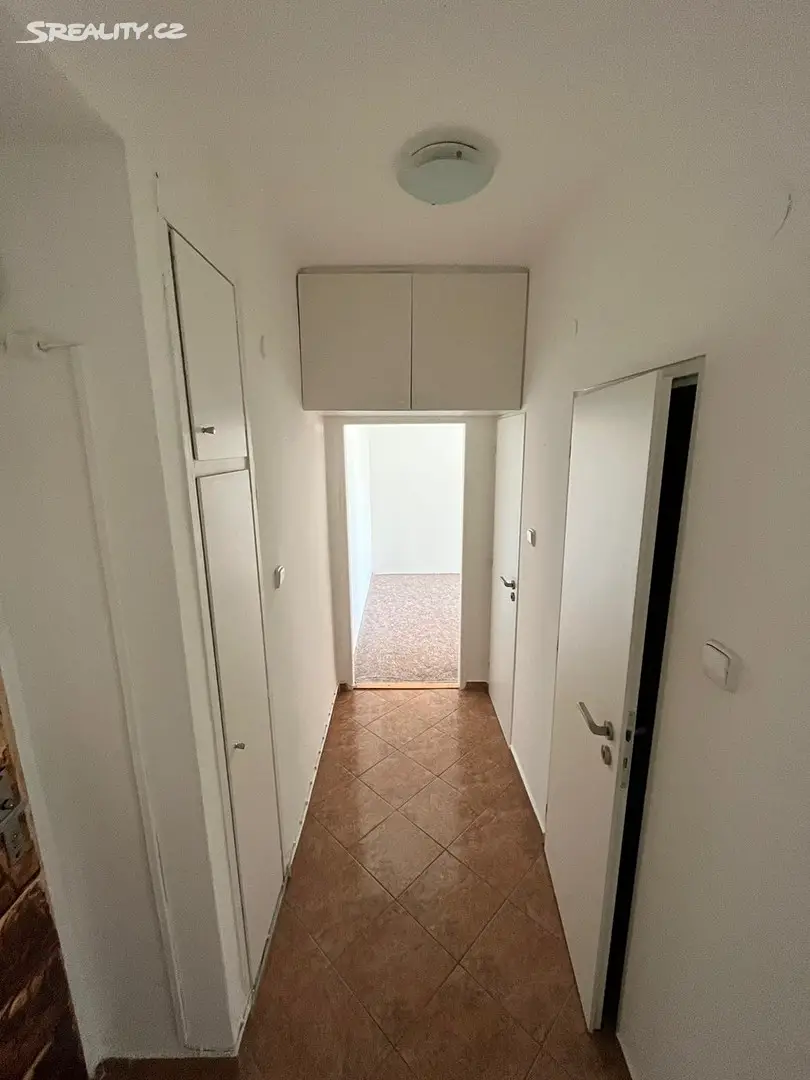 Pronájem bytu 1+1 32 m², třída SNP, Hradec Králové - Slezské Předměstí