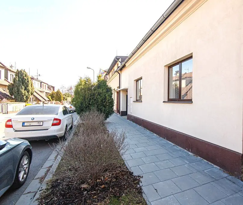 Prodej  rodinného domu 250 m², pozemek 435 m², Luční, Olomouc - Chválkovice