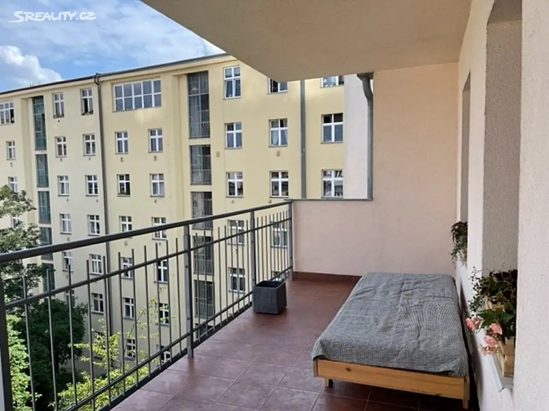 Pronájem bytu 1+kk 38 m², Radhošťská, Praha 3 - Žižkov