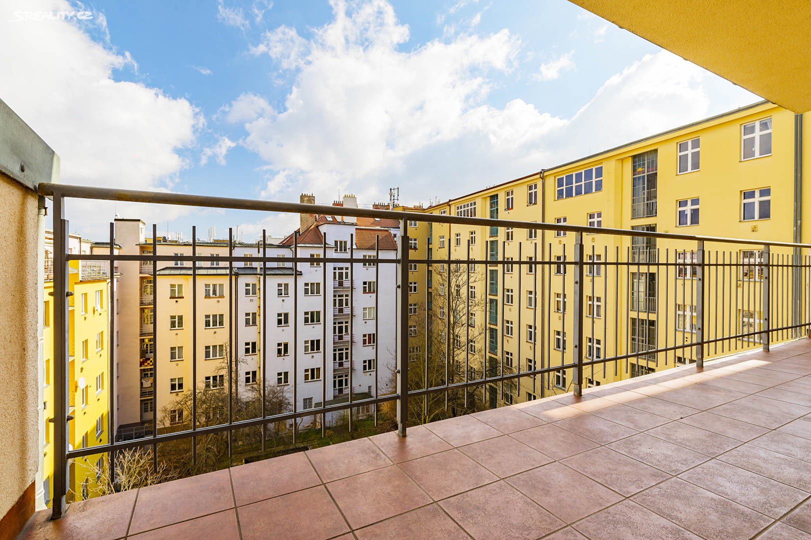 Pronájem bytu 1+kk 38 m², Radhošťská, Praha 3 - Žižkov