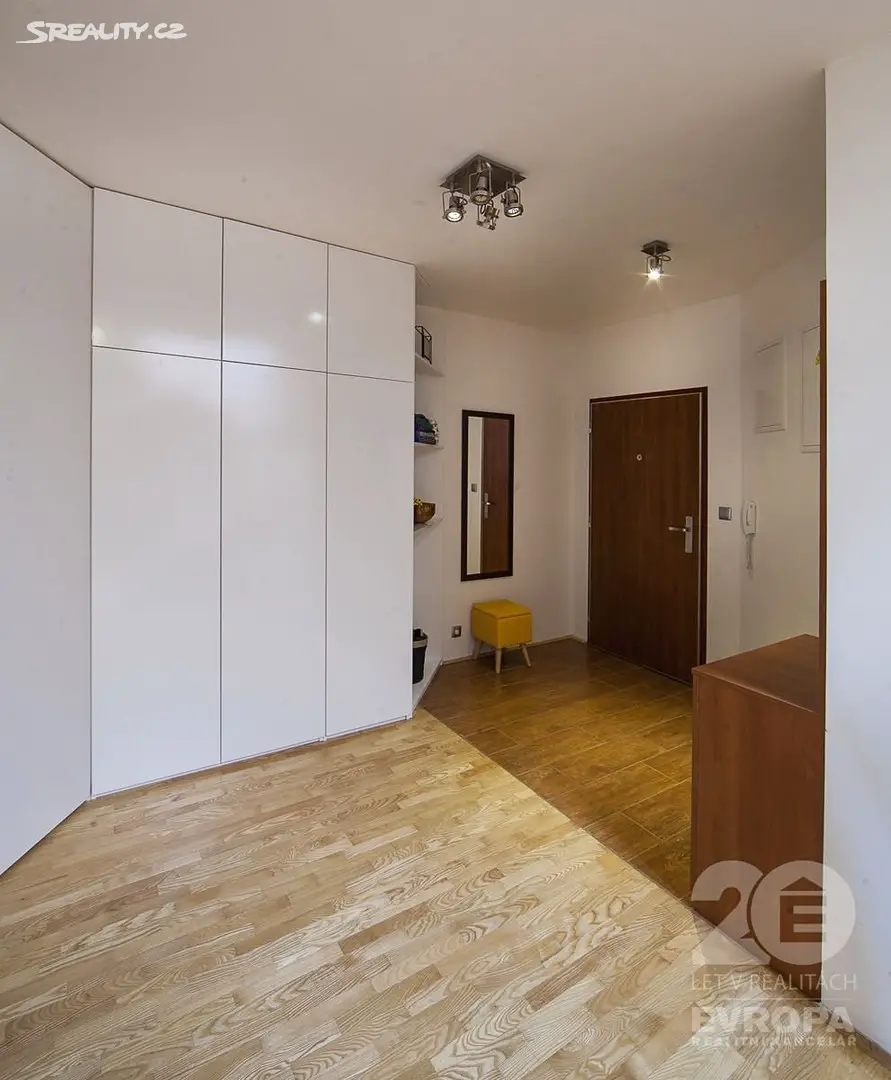 Pronájem bytu 2+kk 105 m², Nedvědovo náměstí, Praha 4 - Podolí