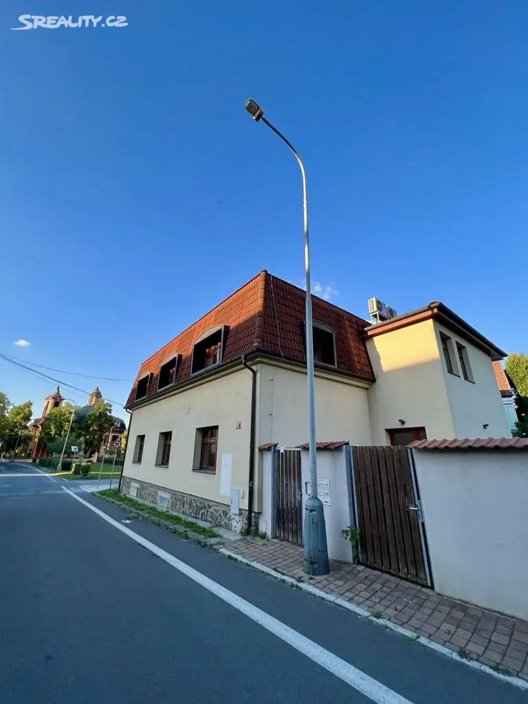 Prodej bytu 3+kk 104 m² (Podkrovní), Golčova, Praha 4 - Kunratice