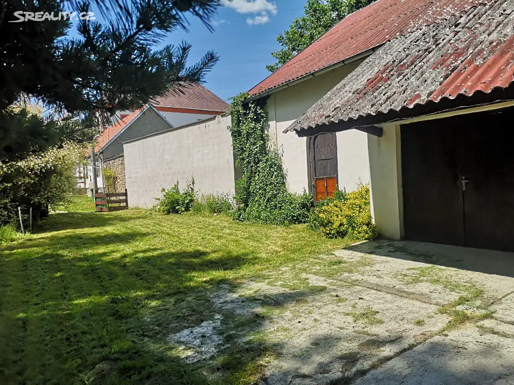 Prodej  rodinného domu 250 m², pozemek 982 m², Zvěstov - Libouň, okres Benešov