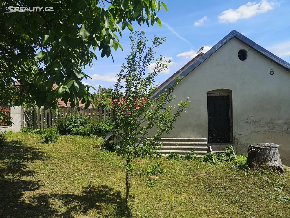 Prodej  rodinného domu 250 m², pozemek 982 m², Zvěstov - Libouň, okres Benešov