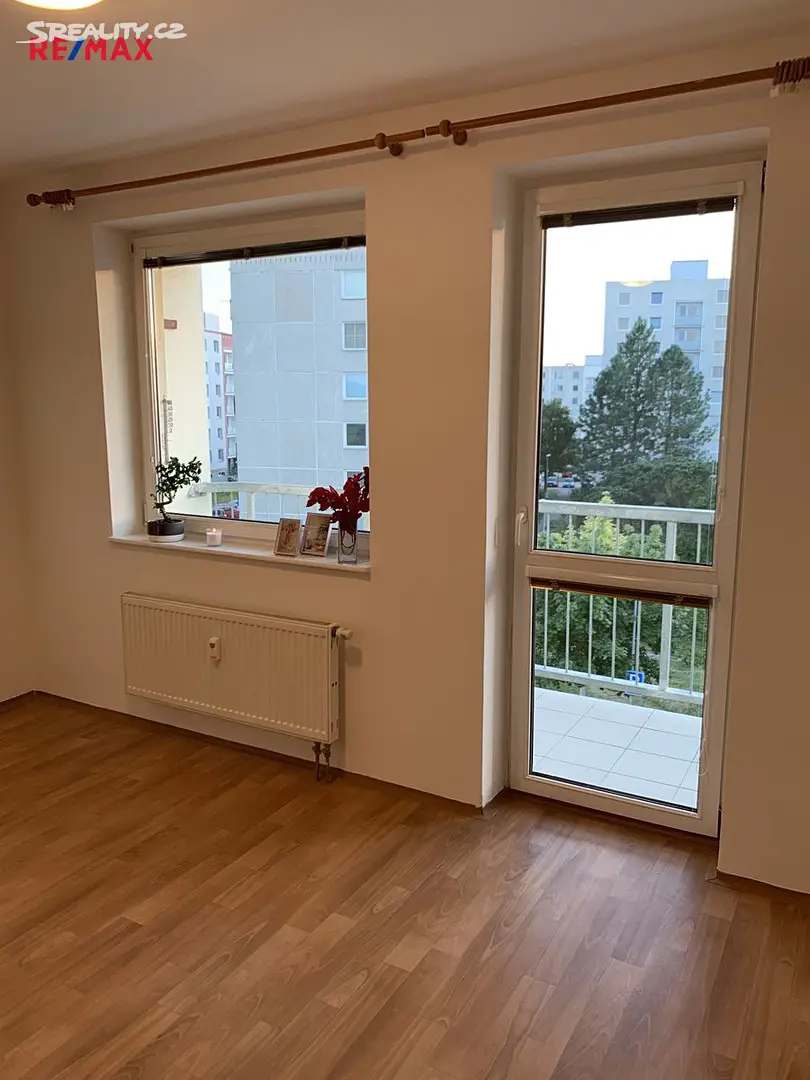 Pronájem bytu 1+1 40 m², Dubinská, Pardubice - Studánka