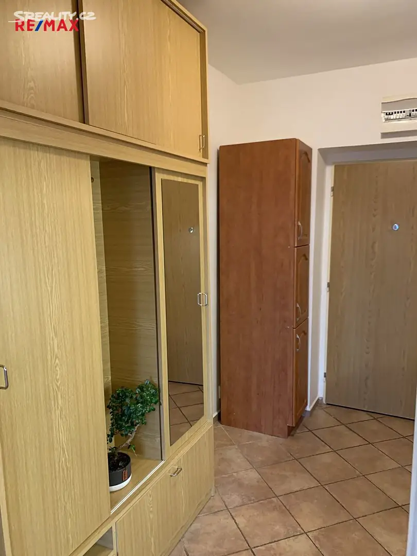 Pronájem bytu 1+1 40 m², Dubinská, Pardubice - Studánka